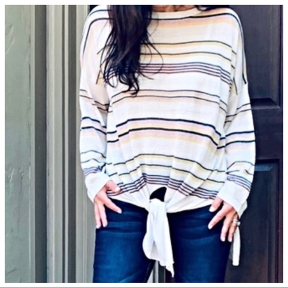 ✨PARIS✨ Gorgeous light knit tie knot sweater - Picture 5 of 8